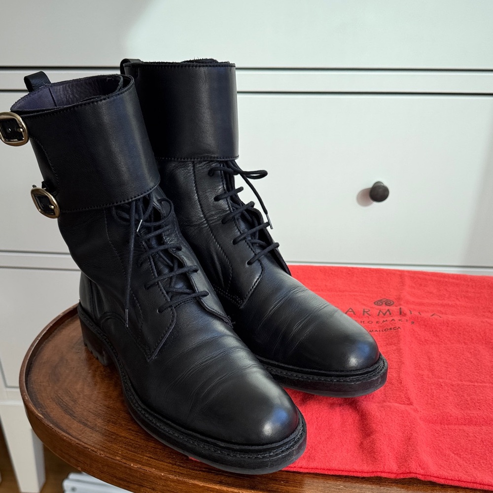 Combat boots in black leather from Carmina